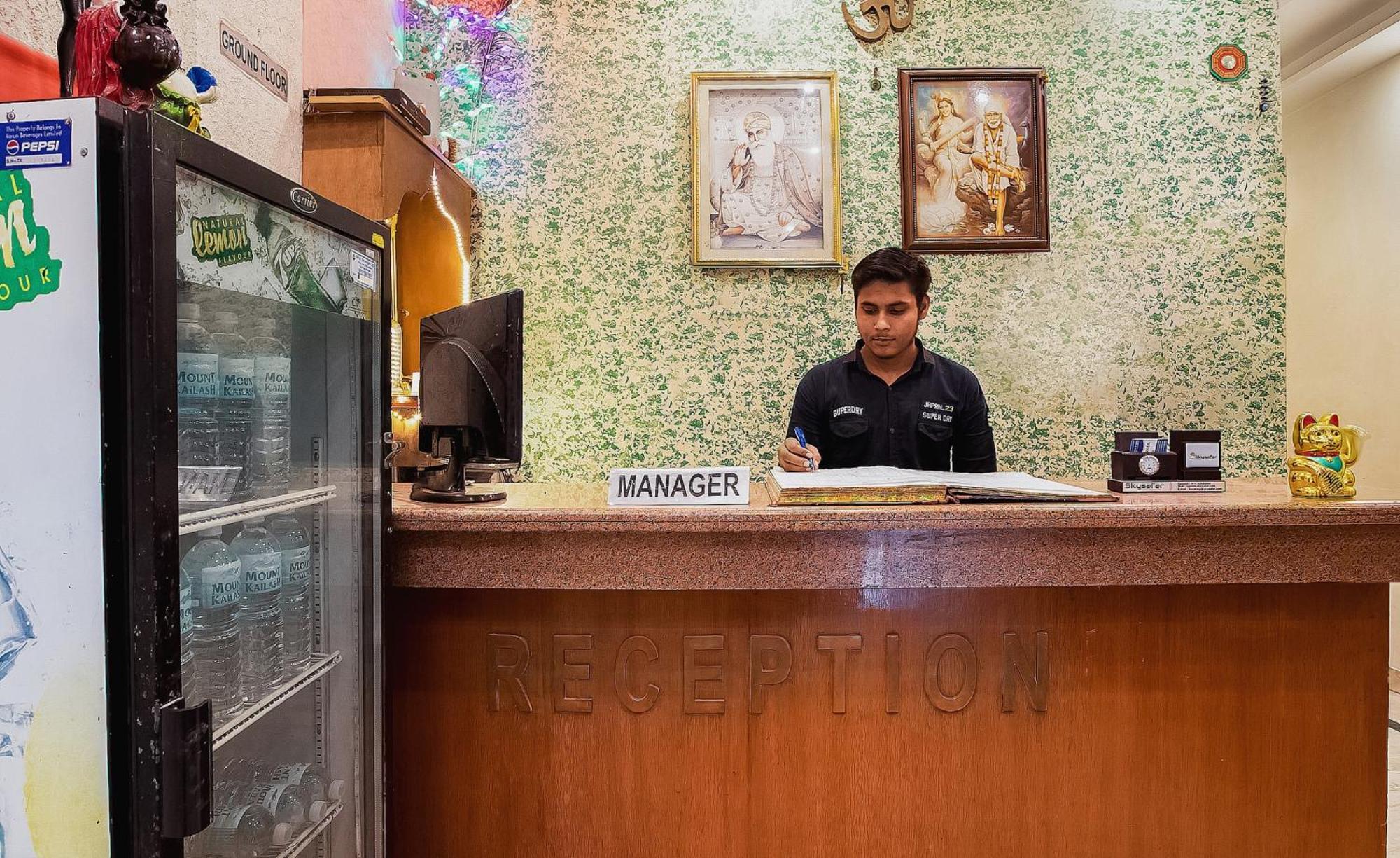 Hotel O City Inn Dx Yeni Delhi Dış mekan fotoğraf